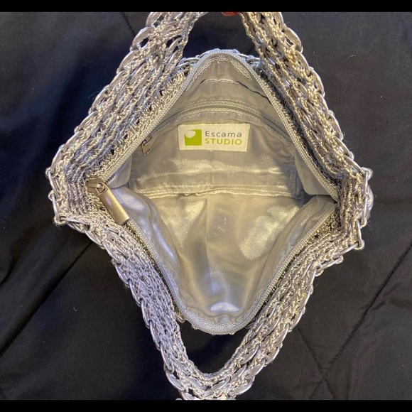 Escama Studio Bottle
Cap/ Pull Tab Purse! - Picture 4 of 4